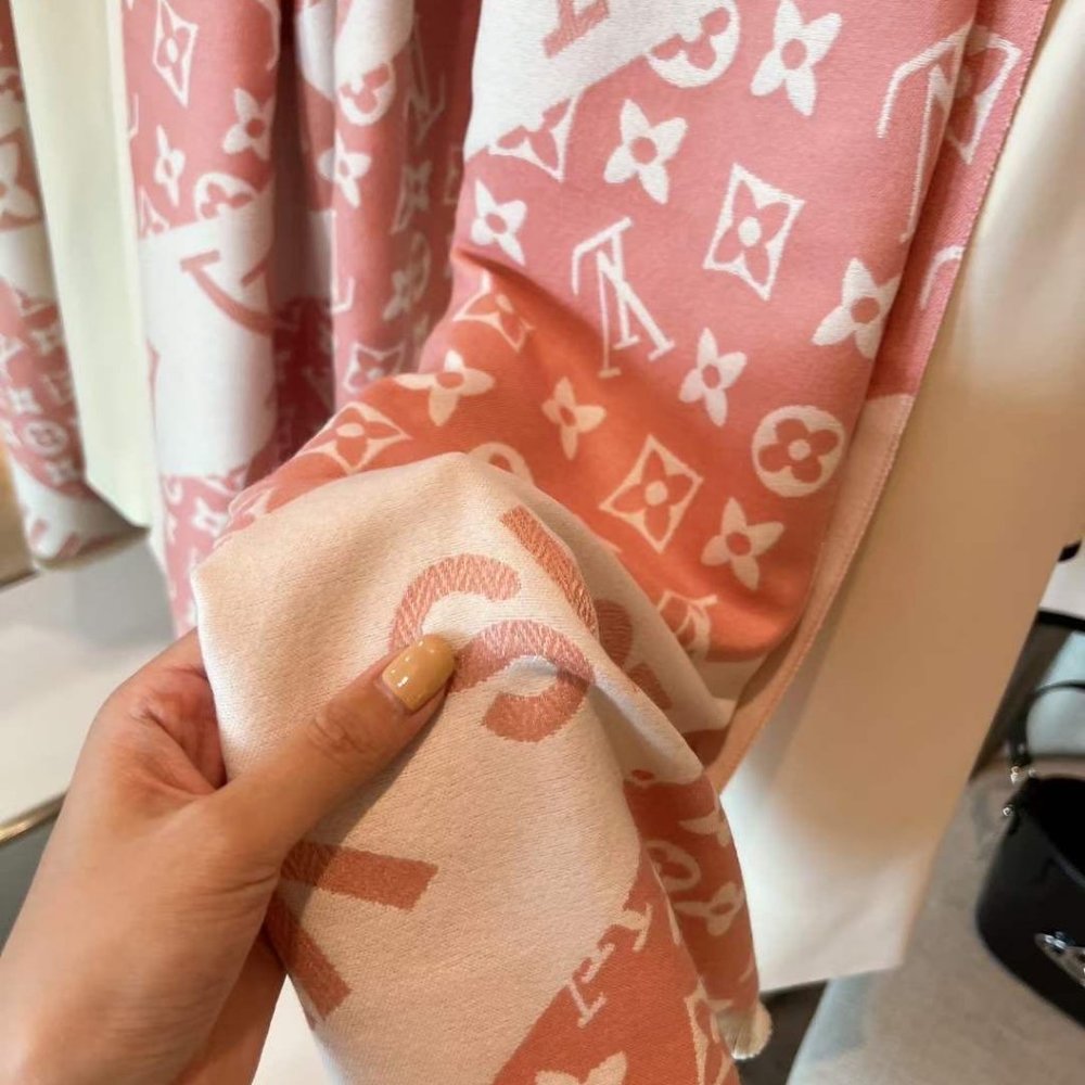 💎✨AUTHENTIC✨💎Louis Vuitton scarf